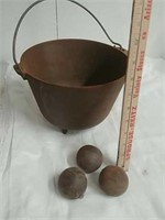 Cast iron pot with cast iron balls