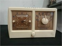 Vintage Packard Bell clock radio works