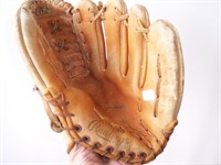 Vintage Rawlings Baseball Mitt / Glove