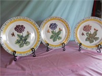 Set of 3 Decorative Plates and Stands 10 3/4"Wide