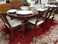 DR Mahogany Table w/leaf and 6chairs