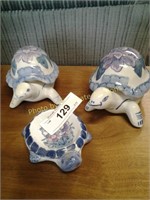 Lot of 3 smalls Blue & White Turtles and a dish]