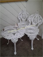 White Metal round table & 2 chairs (2legs broken