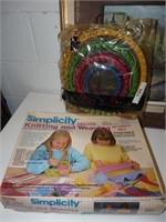 Simplicity Delux knitting and weaving & plastic lo