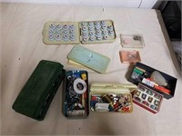 Group of vintage sewing accessories includes