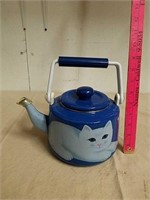 Cat decorated teapot