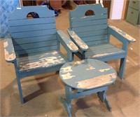 2 Wooden Lawn Chairs and Side Table
