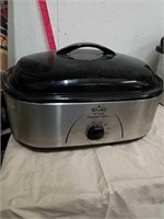 Rival 18 quart roaster oven with Buffet pans