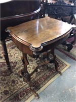 ANTIQUE VICTORIAN ROSEWOOD SEWING TABLE