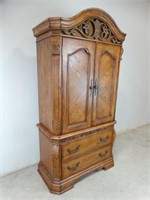 Traditional Arch Top Entertainment Armoire