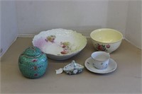 SELECTION OF SERVING PIECES