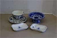 SELECTION OF BLUE AND WHITE PIECES