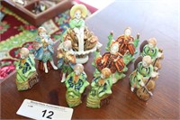 SELECTION OF PORCELAIN FIGURINES