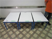 3 tables structures en acier