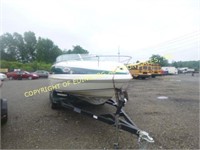 1998 RINKER 21' DEEP V CLOSED BOW BOAT ON T/A BOAT