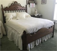 3/4-DOUBLE ANTIQUE WALNUT SPOOL BED