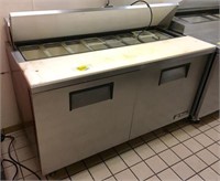 APPX. 5 1/2' LONG REFRIGERATED FOOD PREP TABLE.