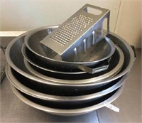 LOT: COLLANDERS, GRATER, MIXING BOWLS. ALL