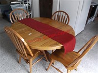 KITCHEN / DINING TABLE W/ 2 LEAVES AND 4 CHAIRS