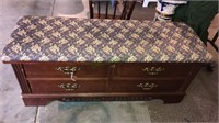 Vintage Lane cedar chest with a bench seat, 20 x