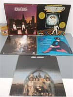 5 albums vinyles dont Abba, Bee Gees