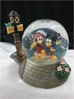 Disney Mickie & Minnie on Main Street Snowgloble