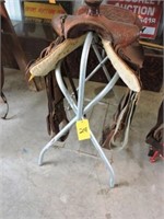 SADDLE STAND