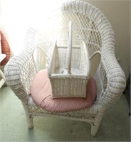 White wicker side chair and white wicker