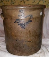 3 gallon crock with Cobalt bee string, has cracks