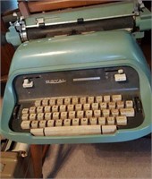 Royal electric typewriter, needs cleaning