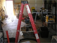 6' HUSKY FIBERGLASS STEP LADDER