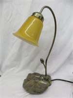 DESK LAMP WITH ART GLASS SHADE 16"T