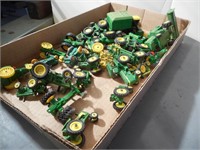 Small scale John Deere pieces