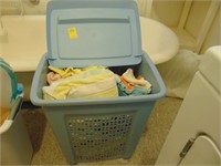 Towels, trash bin, towels, wash cloths +
