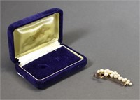 Pearl Brooch / Pin in 10Kt Gold Setting