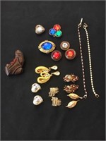 Lot of button covers/earrings and bracelets