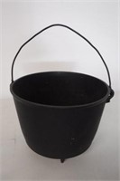 Cast Iron 3 Legged Pot w/ Handle