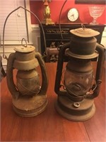 Lot of 2 rusty antique barn lamps- left has cracks