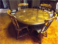 ROUND WOODEN DINING ROOM TABLE W/4 CHAIRS