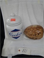 2 Cookie jars