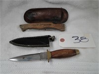 2 Knives in sheaths