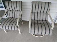 4 patio chairs w/cushions