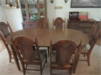 Dining table extends to 96" w/6 chairs