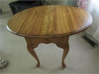 Round Drop leaf  end table