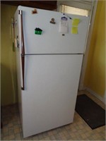 Kenmore Refrigerator in Apt 312