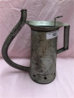Vintage metal 1/2 gallon oil can