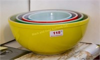 Set: 4 Pyrex colored mixing bowls