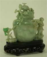 19th CENTURY CHINESE GREEN JADEITE LIDDED JAR