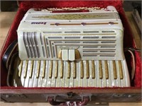 Rondin Accordion With Carry Case