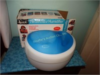 KAZ healthmist humidifier (new in box) & filter